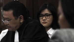 Terdakwa kasus dugaan pembunuhan Mirna Salihin, Jessica Kumala Wongso saat mendengarkan keterangan saksi meringankan saat sidang lanjutan yang ke-25 di Pengadilan Negeri Jakarta Pusat, 26 September 2016. TEMPO/Eko Siswono Toyudho